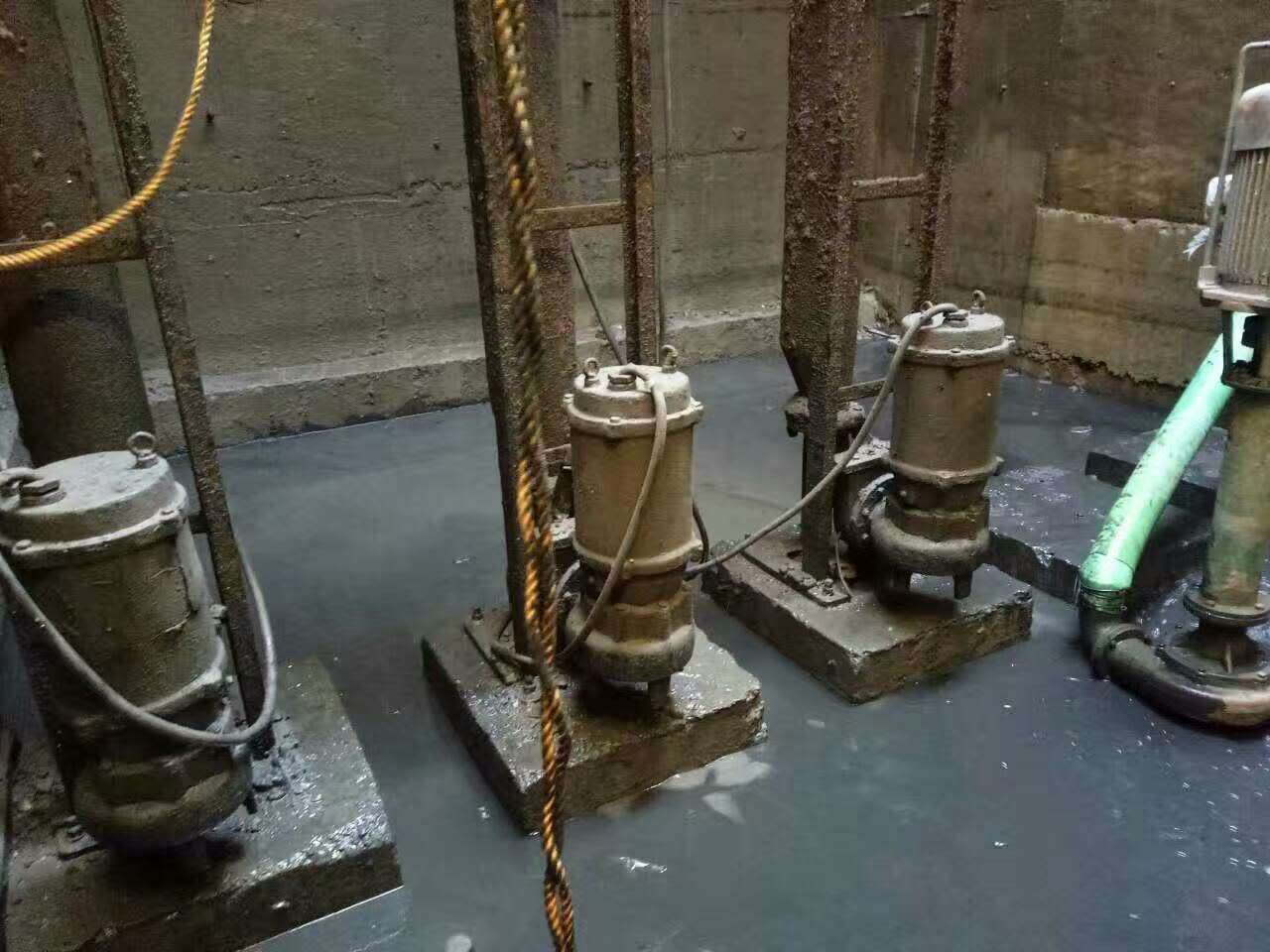 河西污水池清理